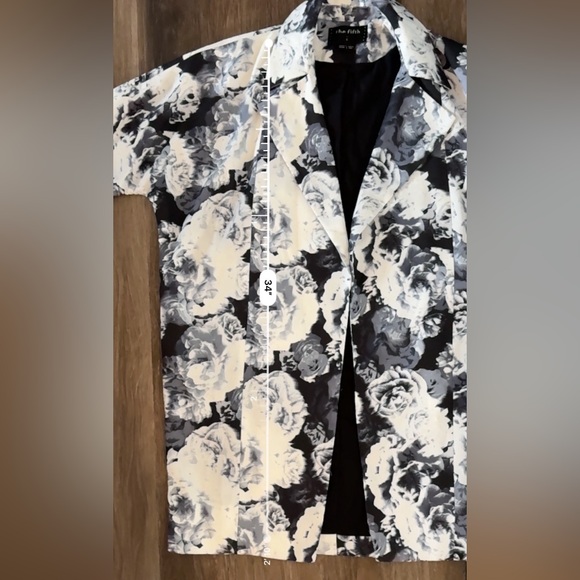 The Fifth Monochrome Floral Walking Home Coat - Picture 9 of 11